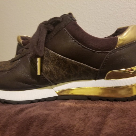 sneakers - Picture 2 of 5